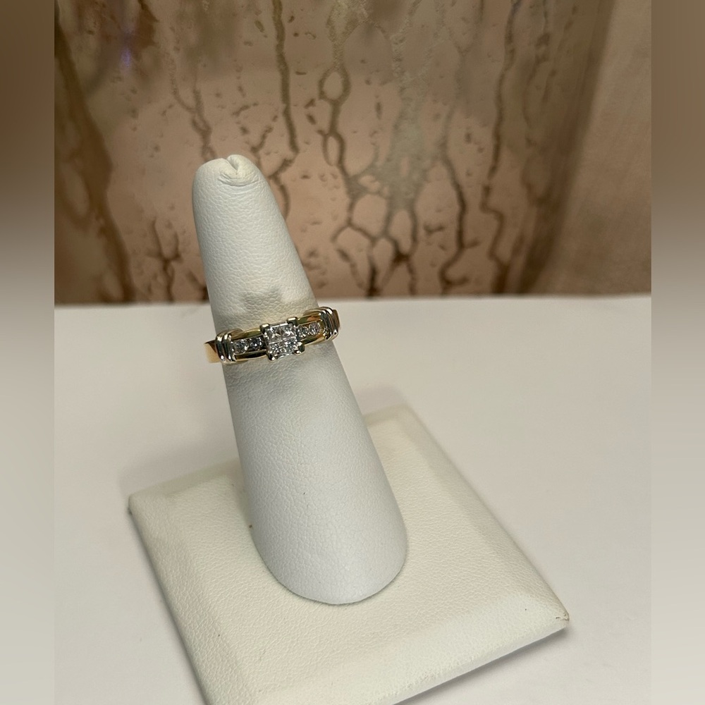 14K DIAMOND ENGAGEMENT RING